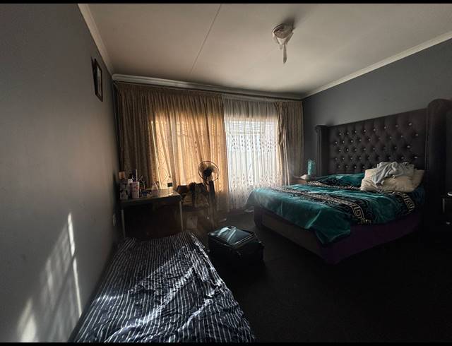 2 BEDROOM FLAT FOR SALE IN VEREENIGING CENTRAL